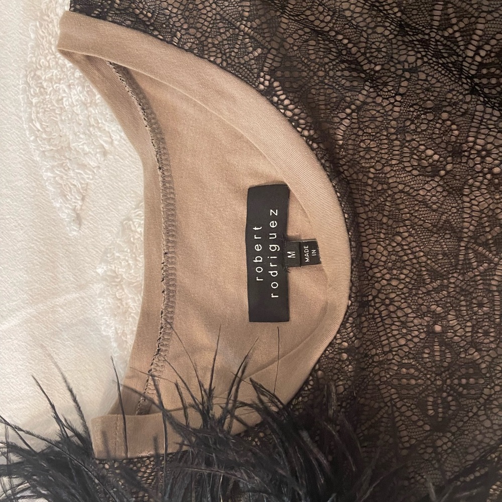Stylish one feathered side top.